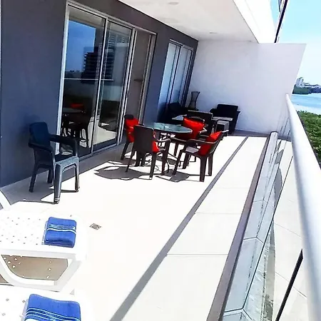 P44 2bd & 3ba Huge Terrance To The Sea 10 Min Walking Walled Apartamento
