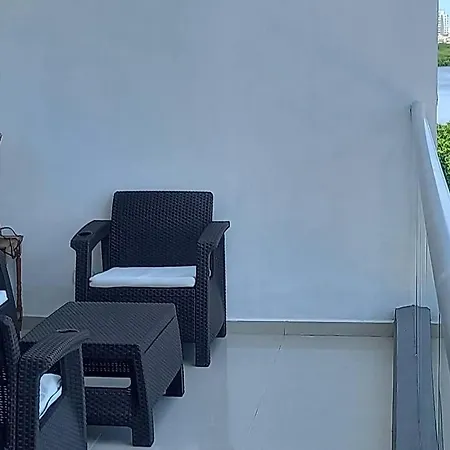 P44 2bd & 3ba Huge Terrance To The Sea 10 Min Walking Walled Apartment