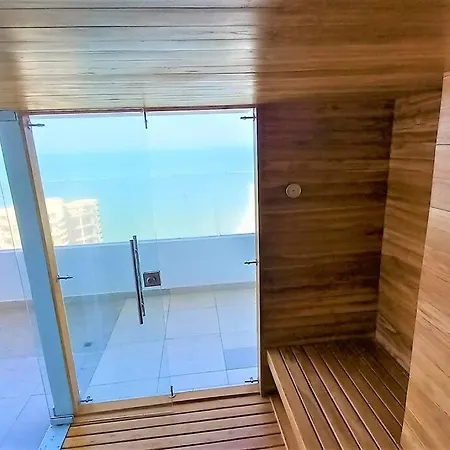 P44 2bd & 3ba Huge Terrance To The Sea 10 Min Walking Walled *