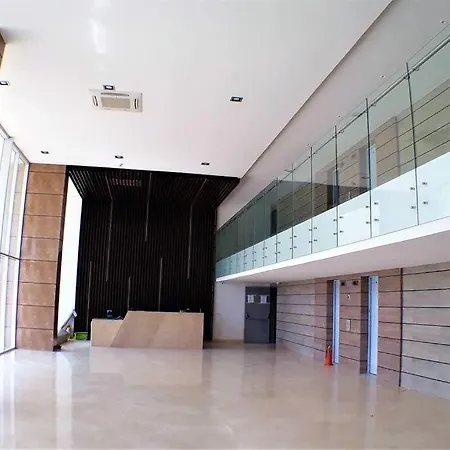 P44 2bd & 3ba Huge Terrance To The Sea 10 Min Walking Walled Apartment *